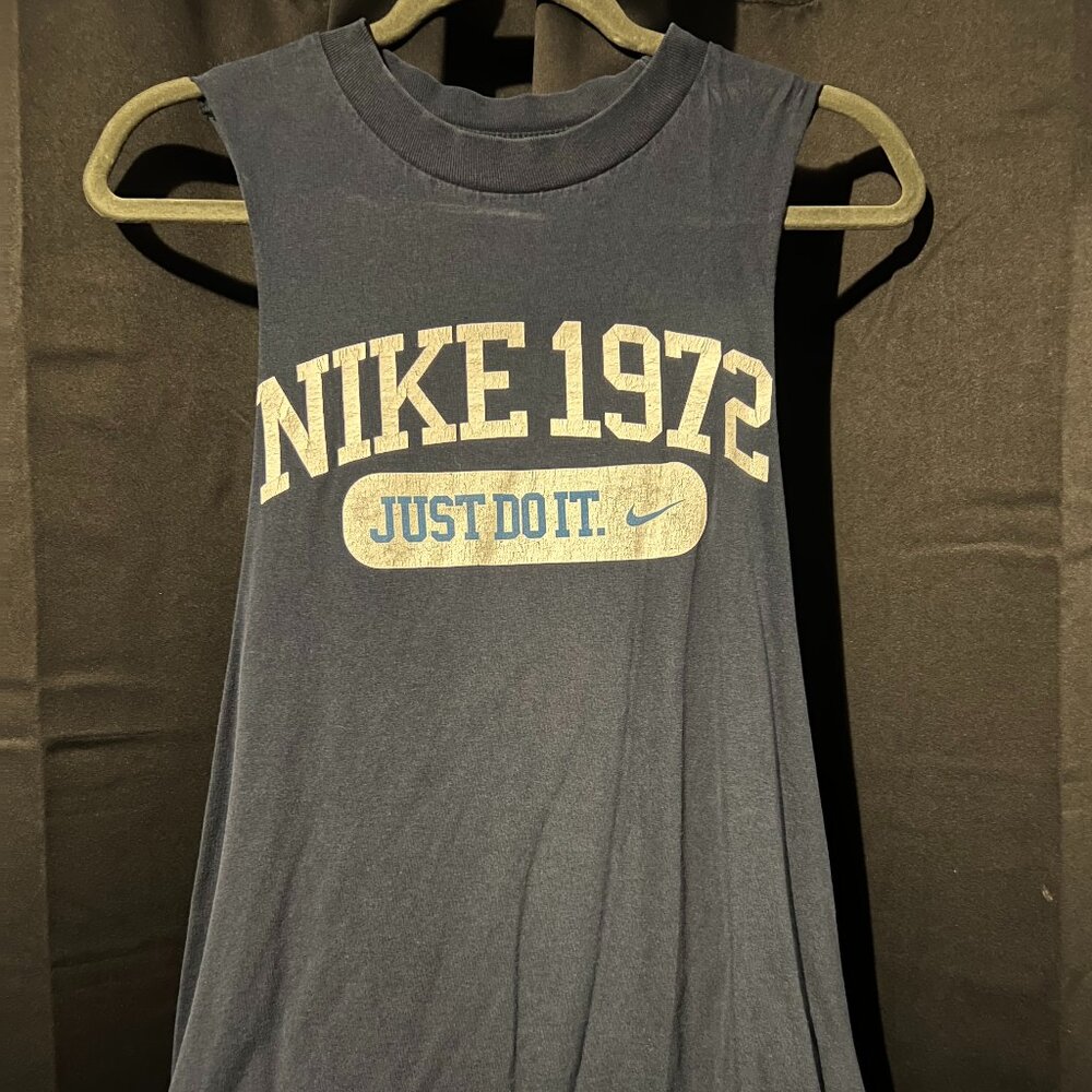 Nike Cut-Off Tee